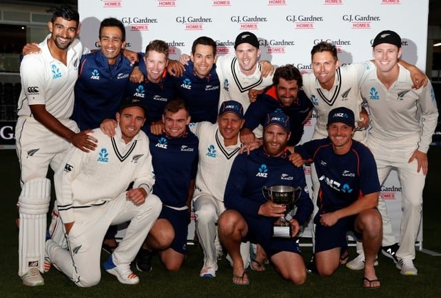 Defiant New Zealand hold on for draw to win England series