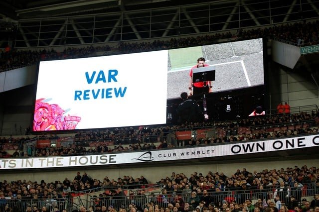 Stadium screens to show VAR reviews at WC