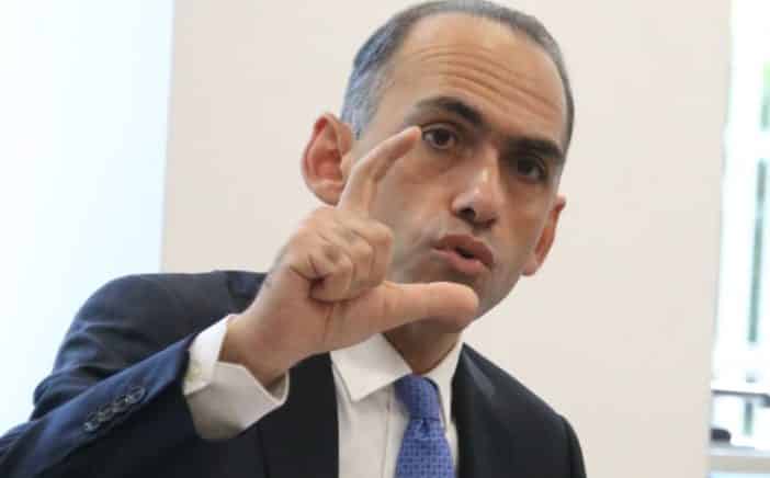 President looking at foreclosures freeze after minister recommends veto