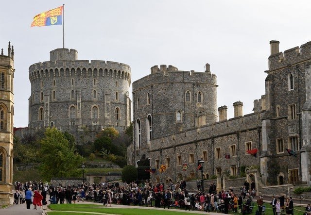 image Intruder arrested for breaching British queen&#8217;s castle grounds