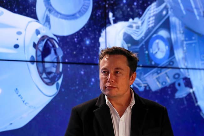 image Chinese citizens slam Musk online after space station near-misses