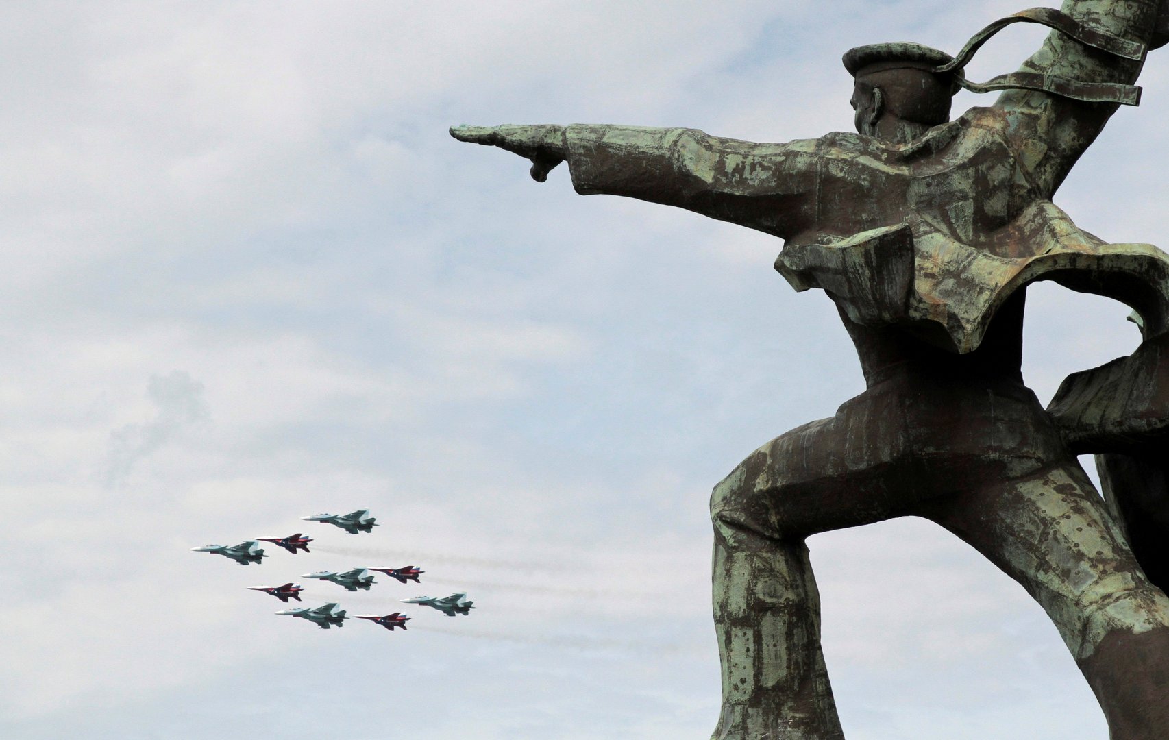 image Dutch defence minister: &#8216;irresponsible&#8217; Russian jets harassed frigate in Black Sea