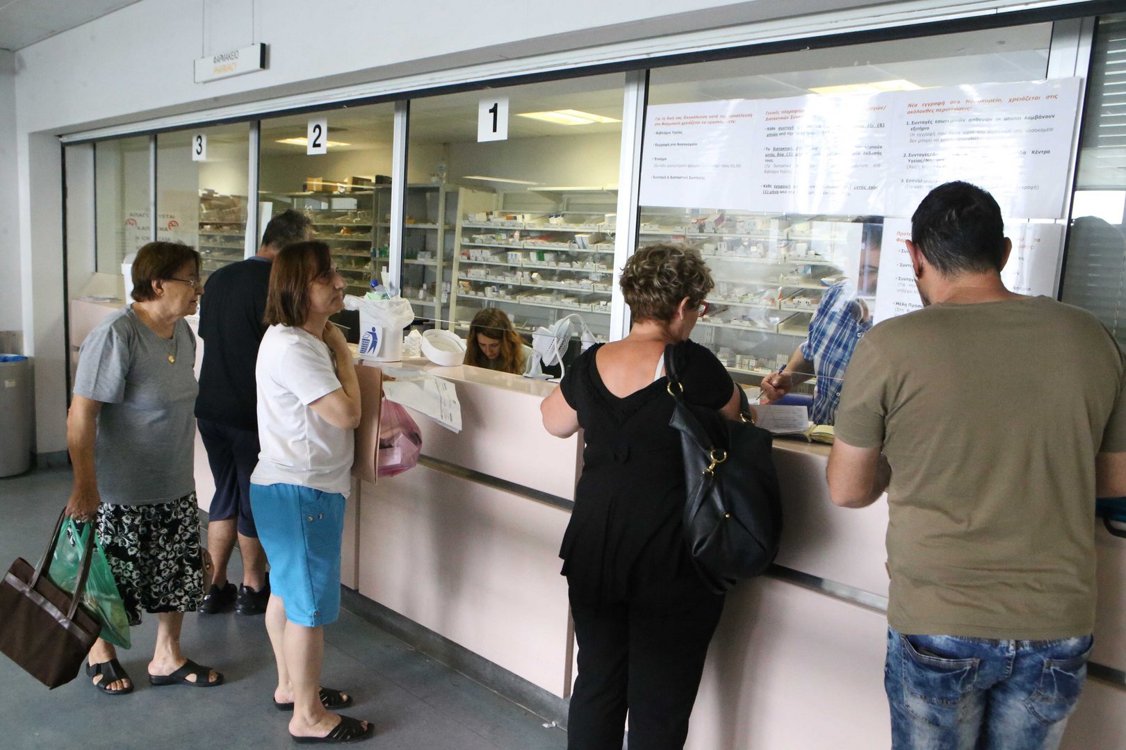 Court rejects pharmacies’ challenge to decree on opening hours