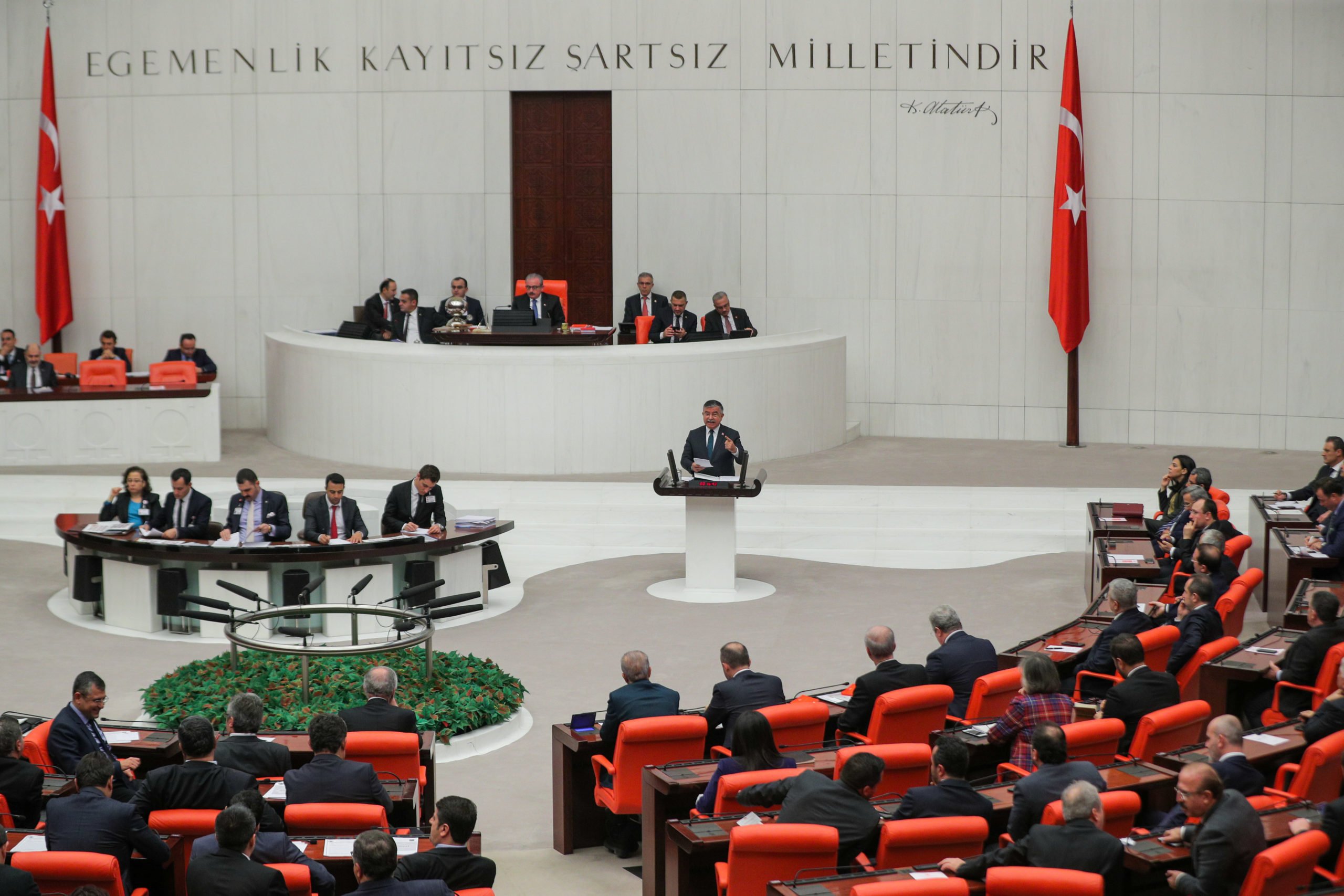 Το τουρκικό κοινοβούλιο ψηφίζει νόμους εποπτείας ενώσεων που λένε οι κριτικοί ότι θα καταπνίξουν τις ΜΚΟ