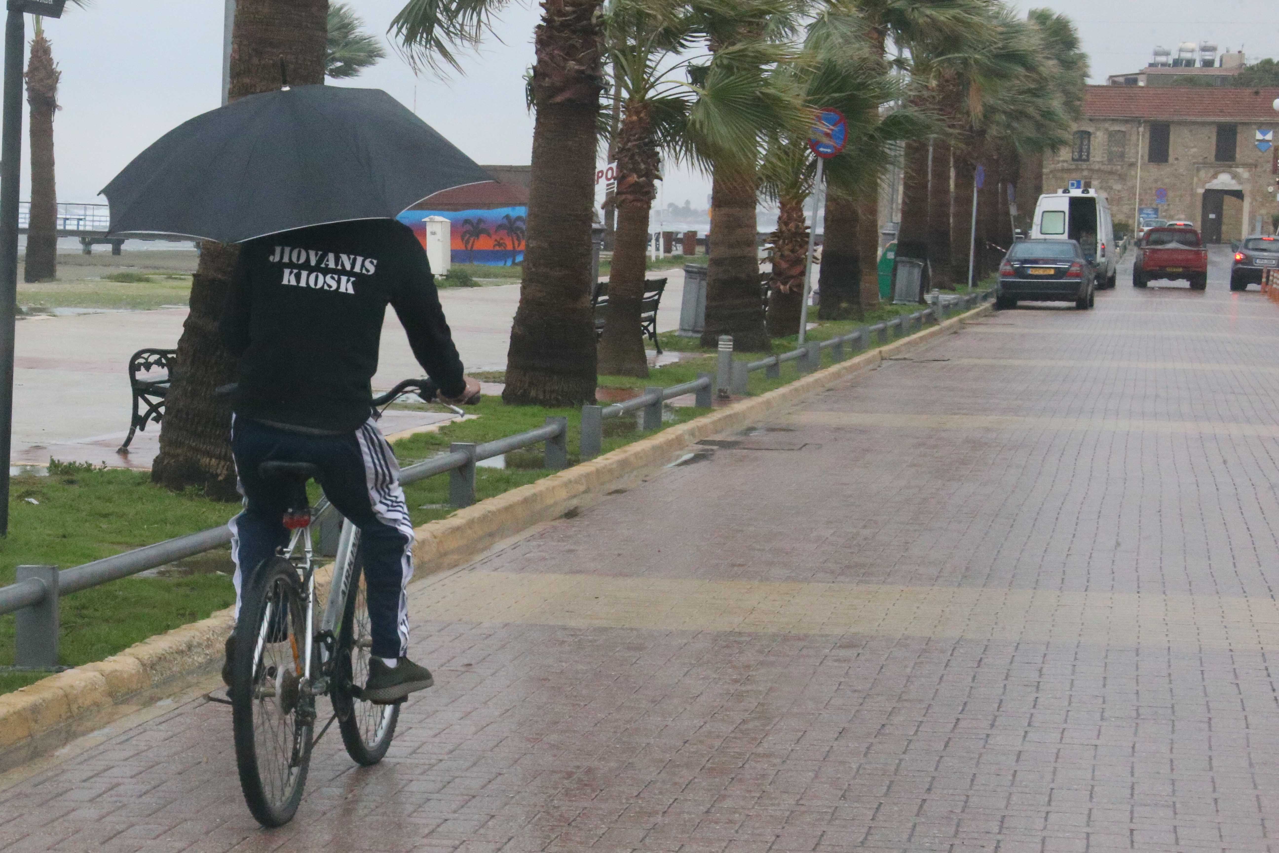 cover Yellow warning for thunderstorm, flooding on Paphos-Limassol highway (Update)