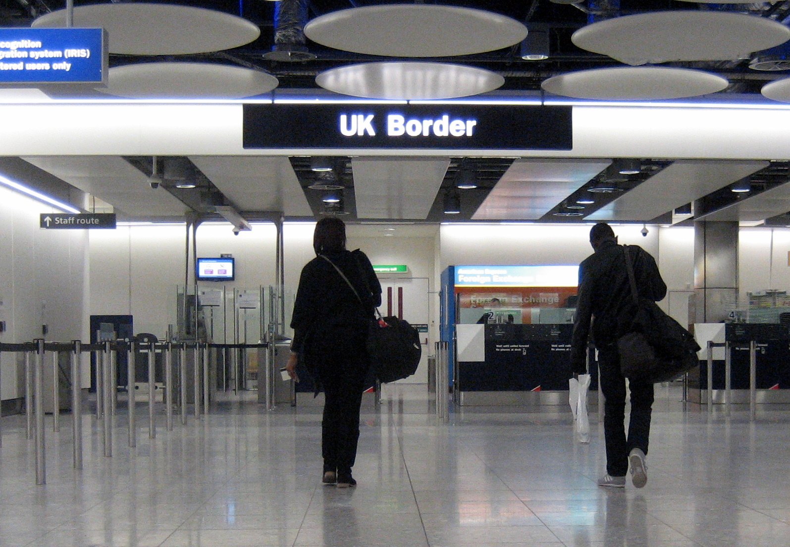 Το Ηνωμένο Βασίλειο θα ανακοινώσει καραντίνα ξενοδοχείων για τους Βρετανούς που επιστρέφουν, ο Καναδάς σχεδιάζει να περιορίσει τα ταξίδια στο εξωτερικό