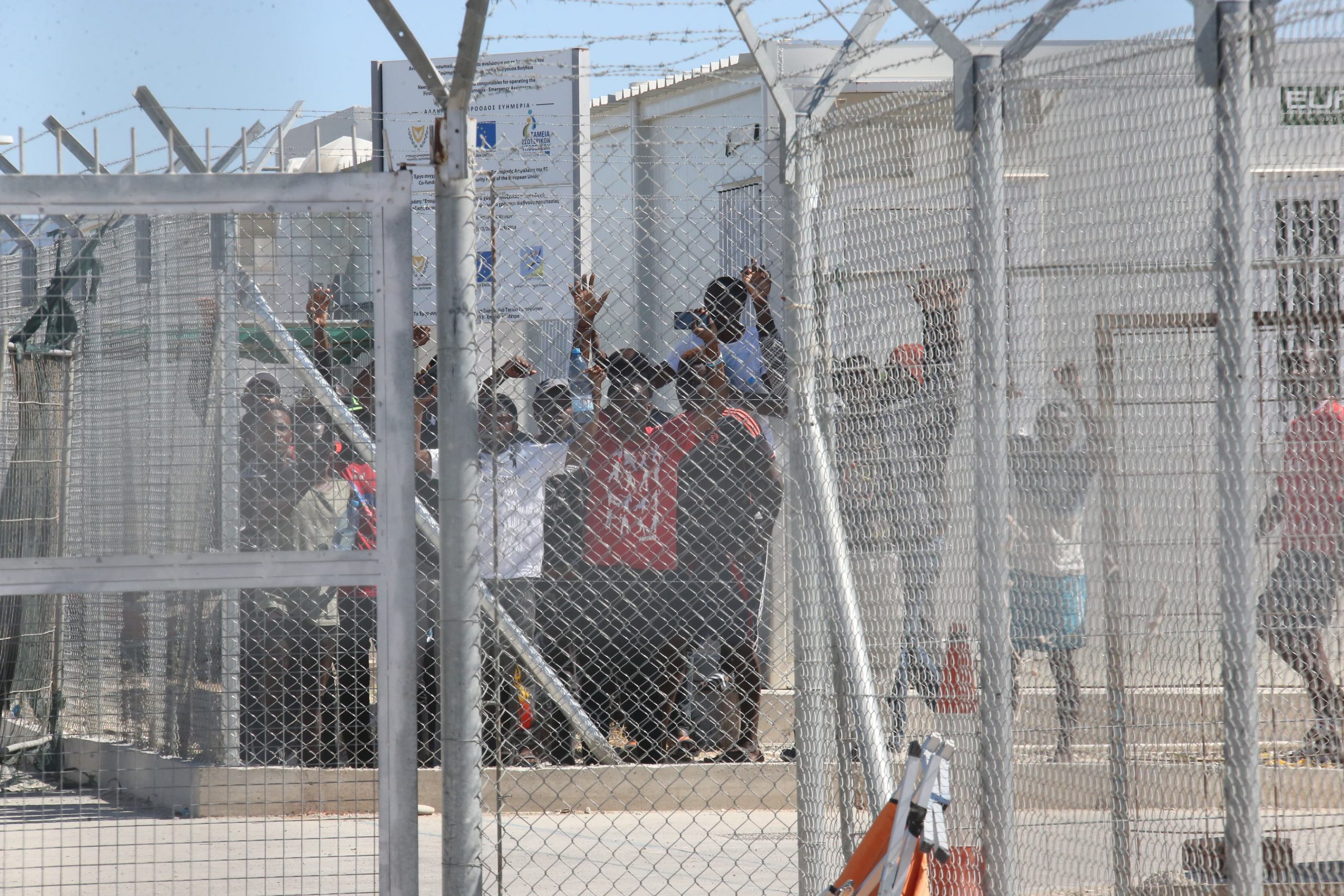 Η άποψή μας: Χρειαζόμαστε ταχύτερες διαδικασίες ασύλου και όχι περισσότερα στρατόπεδα