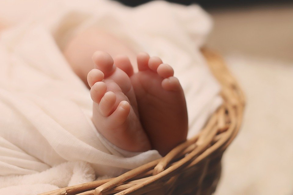 Κοροναϊός: Ένα μωρό δύο μηνών που πέθανε την Τρίτη ήταν θετικό