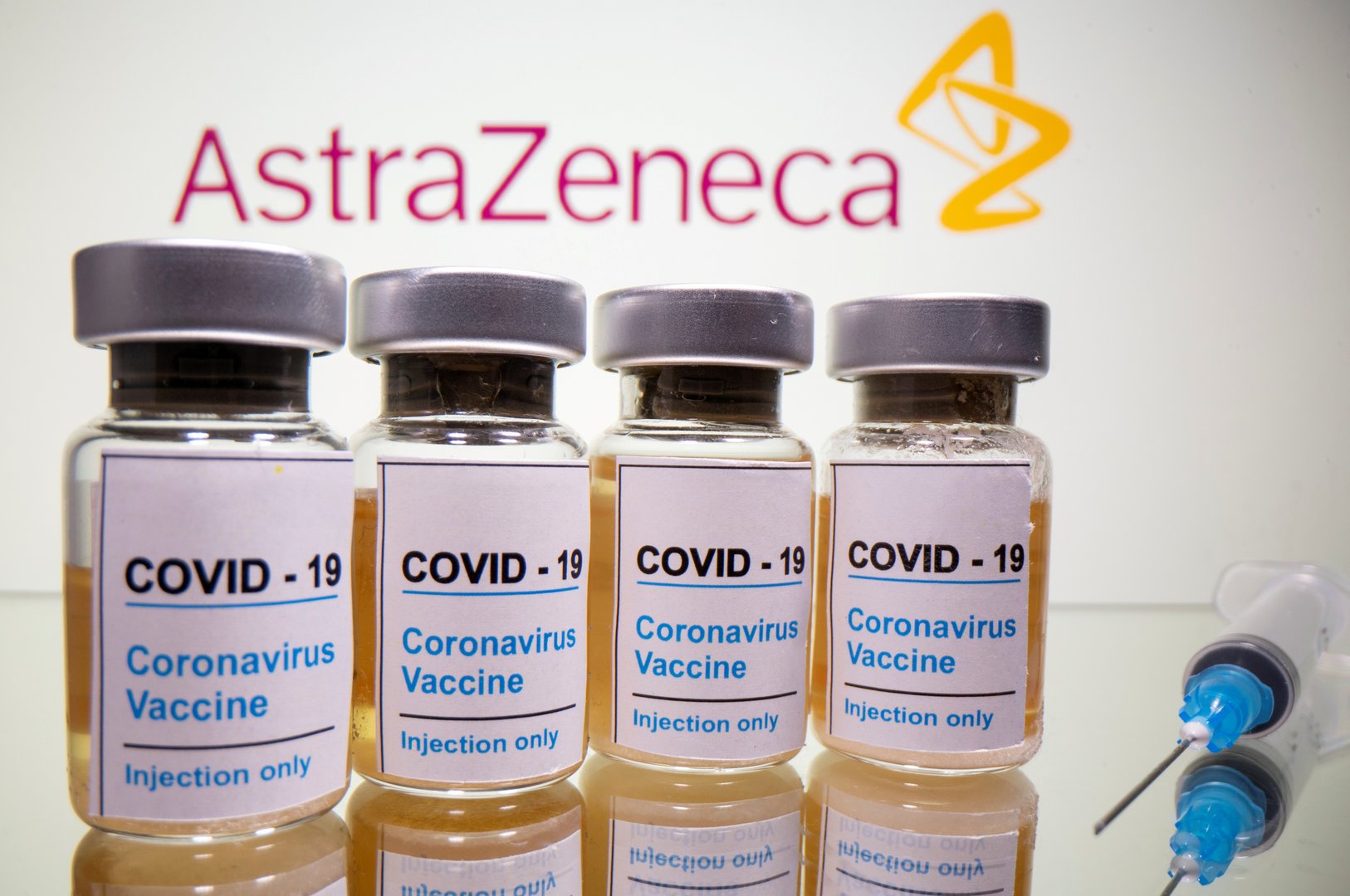 image Swiss set to approve AstraZeneca vaccine this month
