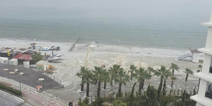 Intense weather conditions turn Larnaca beach white (video) | Cyprus Mail