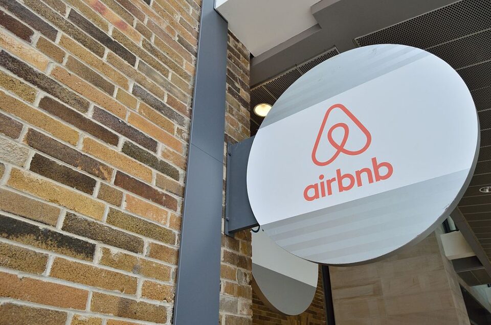 Airbnb Sign