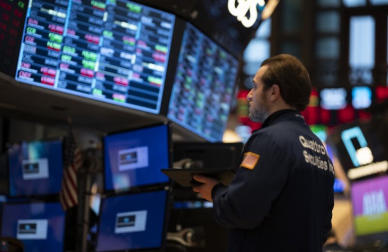 Us Stocks Markets Open About five minutes into trading, the Dow Jones Industrial Average was down 1.8 percent, or about 480 points. The blue-chip index has fallen the last five days. (Photo by Johannes EISELE / AFP)