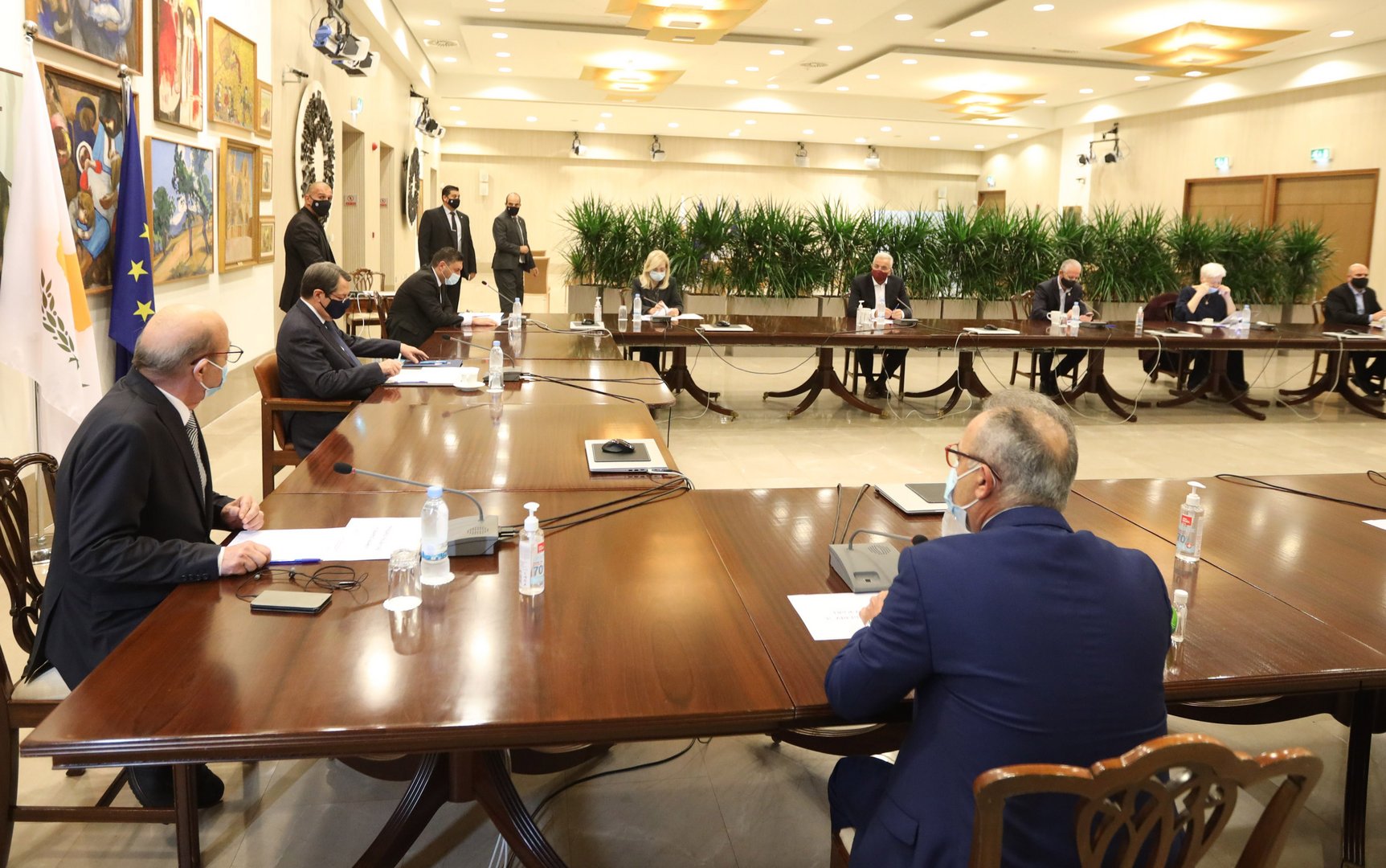 image President briefs party leaders on revised state budget