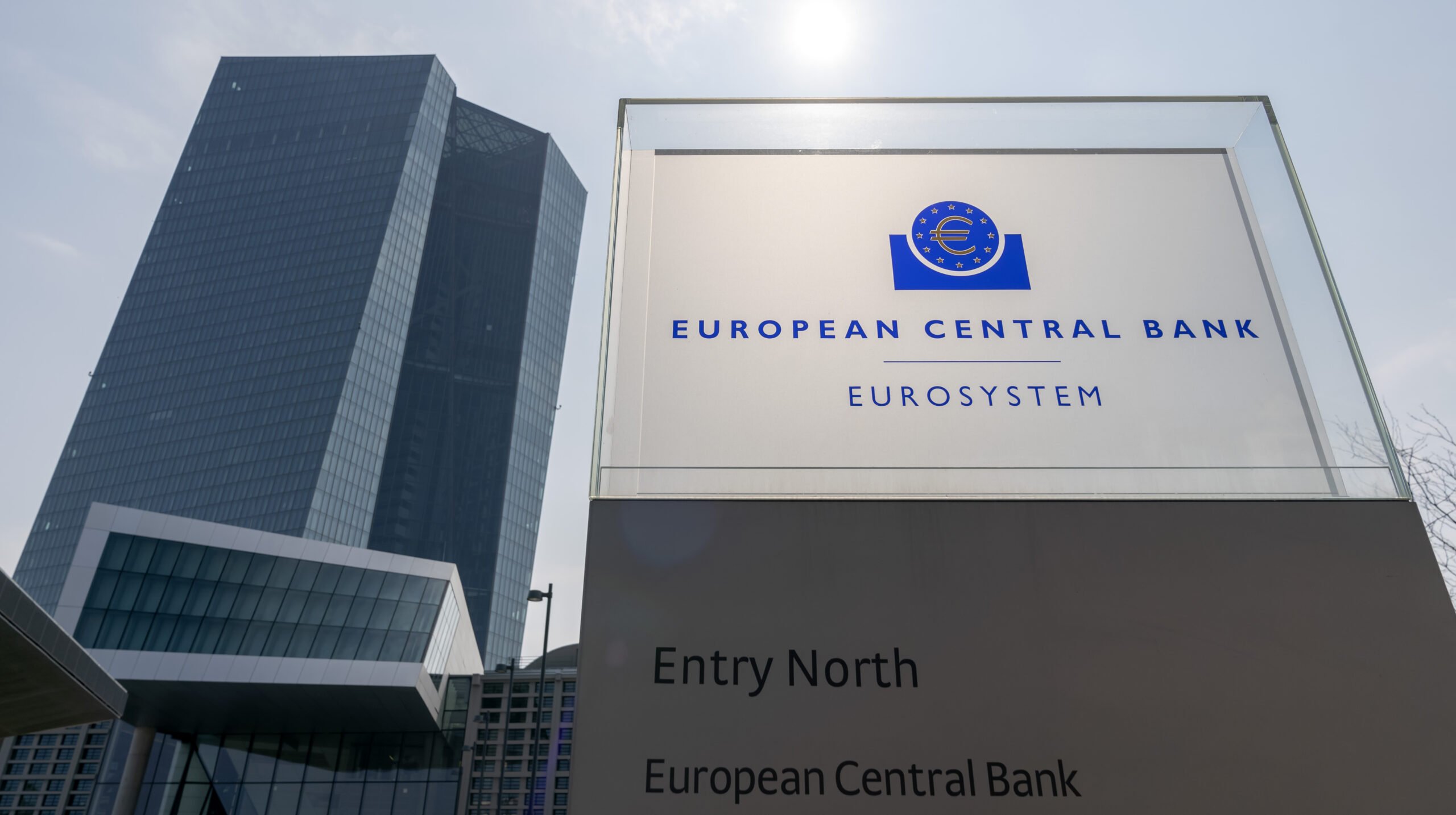 Οι σκοτεινές μέρες απέχουν πολύ: Πέντε ερωτήσεις για την ΕΚΤ