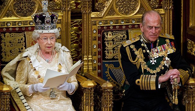 image Queen Elizabeth and Philip receive Covid-19 vaccines