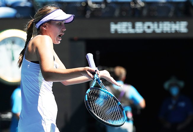 cover Tearful Kenin crumbles under pressure of title defence
