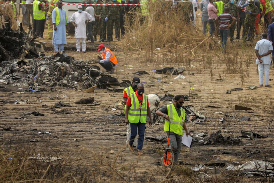nigerian military plane crashes on approach to abuja airport