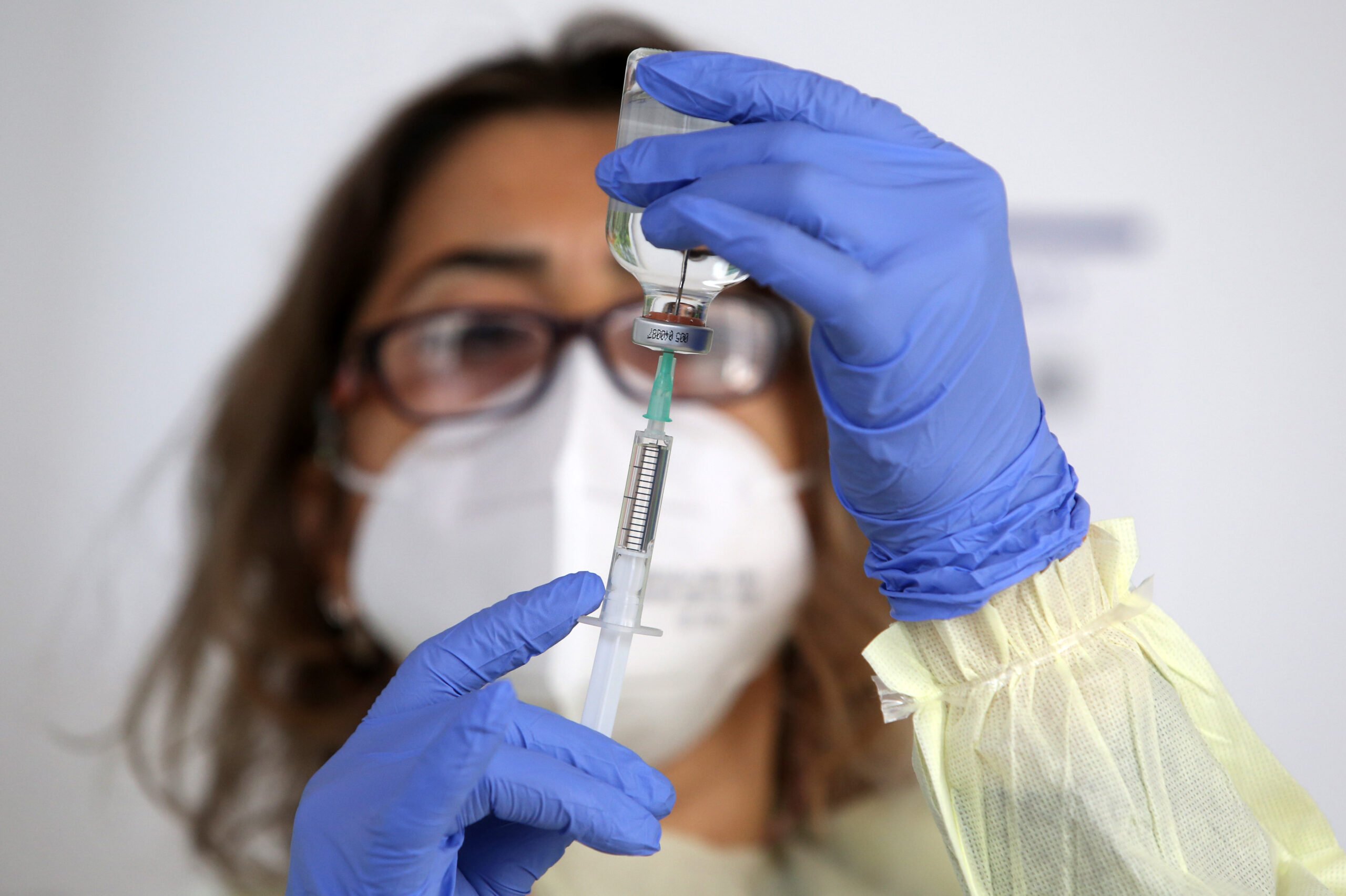 Coronavirus: Το Υπουργείο υπερασπίζεται τις κινήσεις του έναντι των πρακτικών δοκιμών