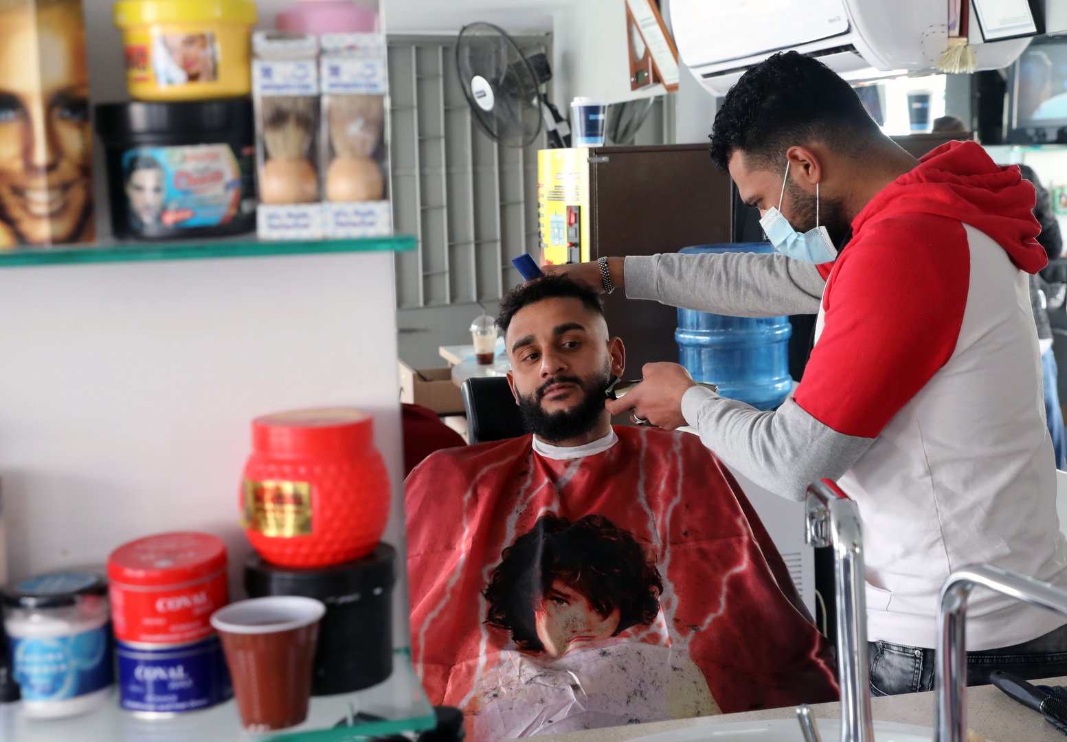image Coronavirus: 22,000 headed to hairdresser, beautician on Monday