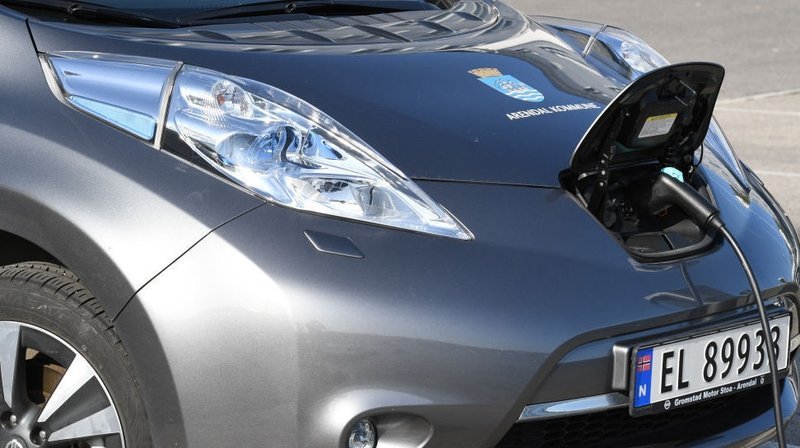 image Electric and hybrid car sales in EU triple in 2020 to reach 1 million