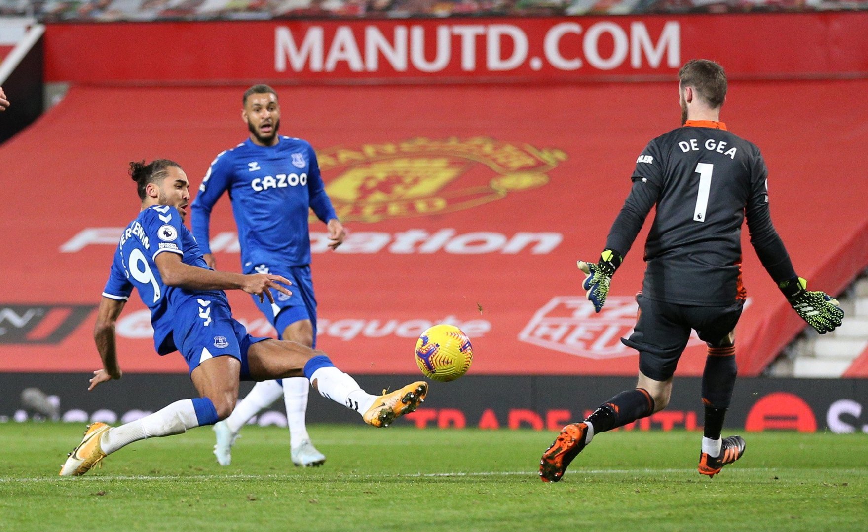 image Last-gasp strike gives Everton 3-3 draw at Man United