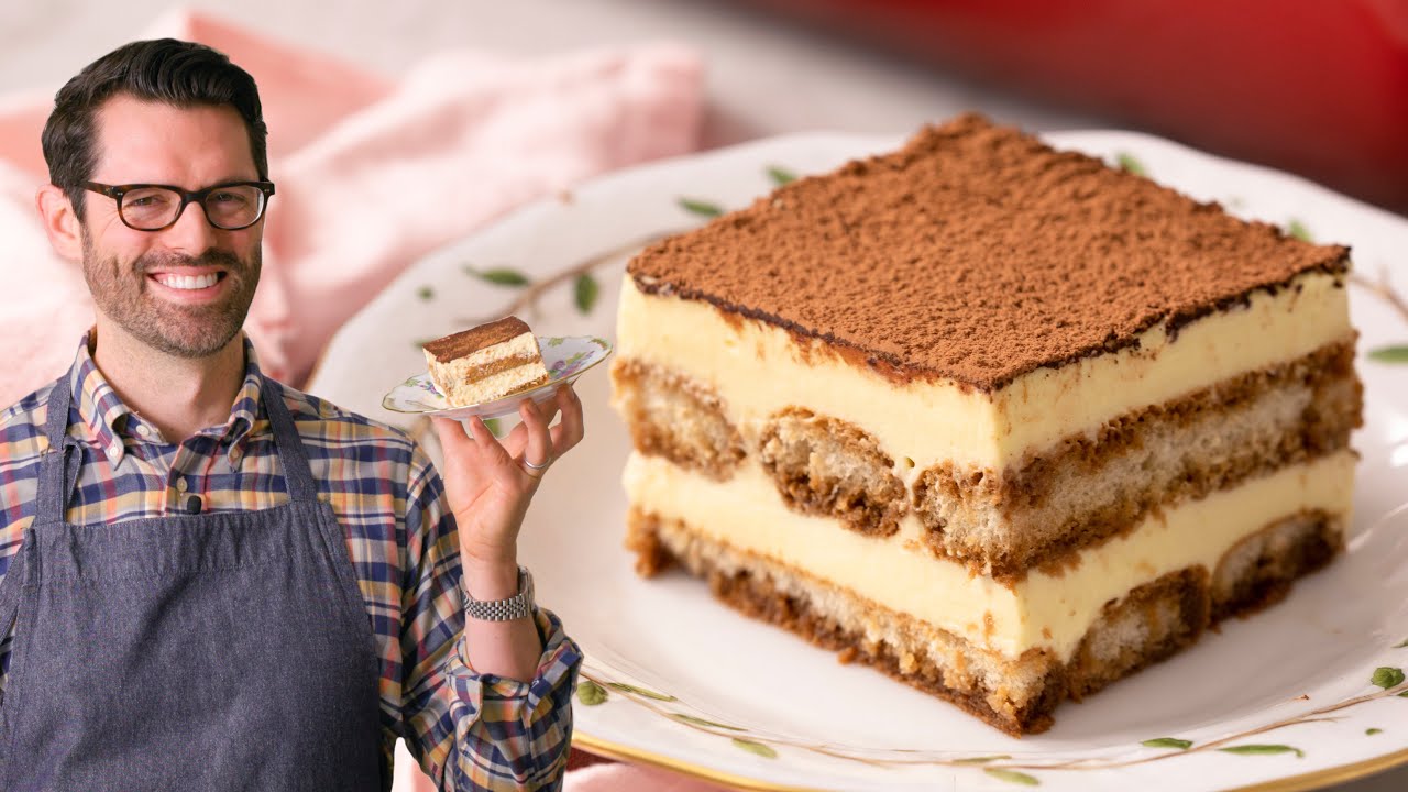 Hungry cakes. Тирамису. Тирамису и человек. Tiramisu Cake. Человек ест тирамису.