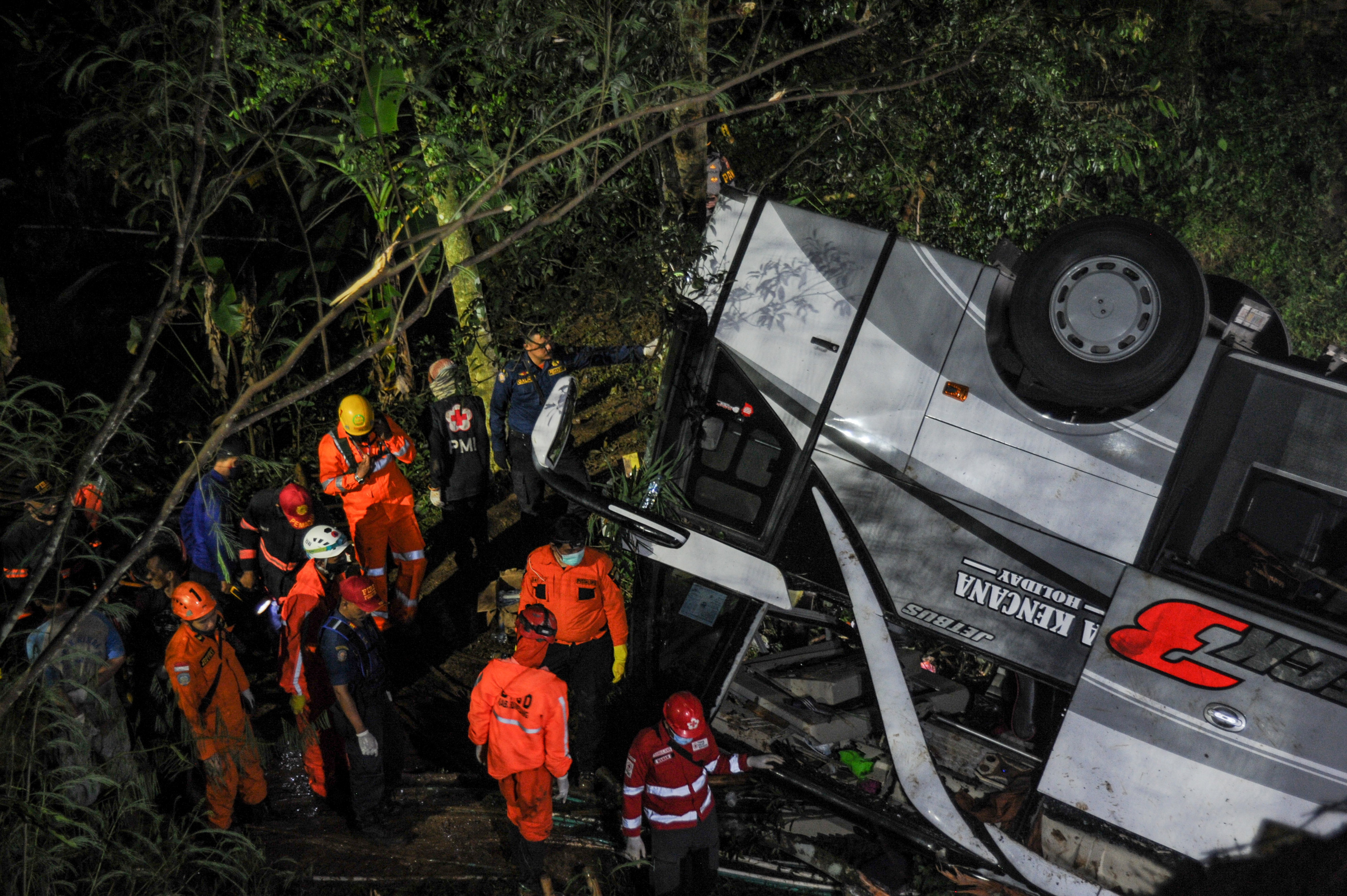 image Bus carrying school children plunges into ravine, killing 27 in Indonesia