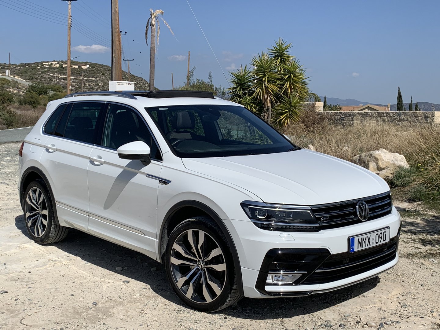 cover Volkswagen Tiguan: handsome middle ground