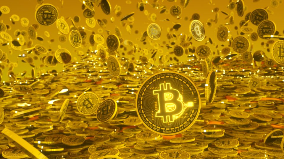 bitcoin bitcoins crypto money gold goldrain 1457461 pxhere.com