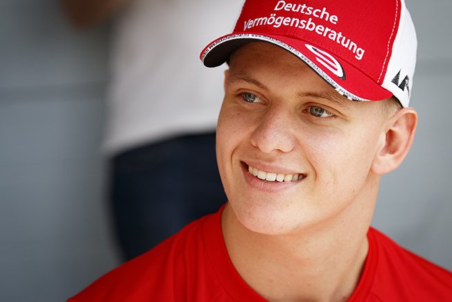 Ο Schumacher αποκαλύπτει την υπερηφάνεια που συνέχισε την κληρονομιά της οικογένειάς του στην F1