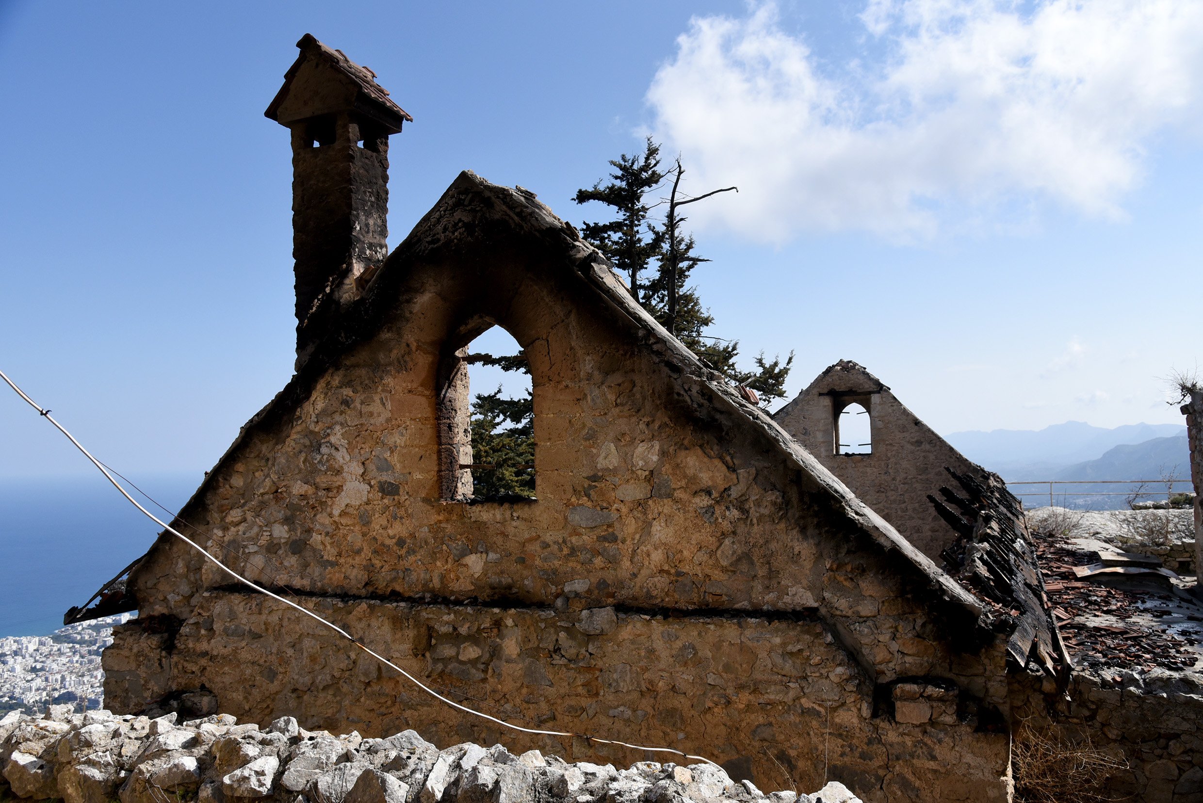 Τμήματα του κάστρου του Αγίου Ιλαρίωνα καταστράφηκαν σε φλόγα