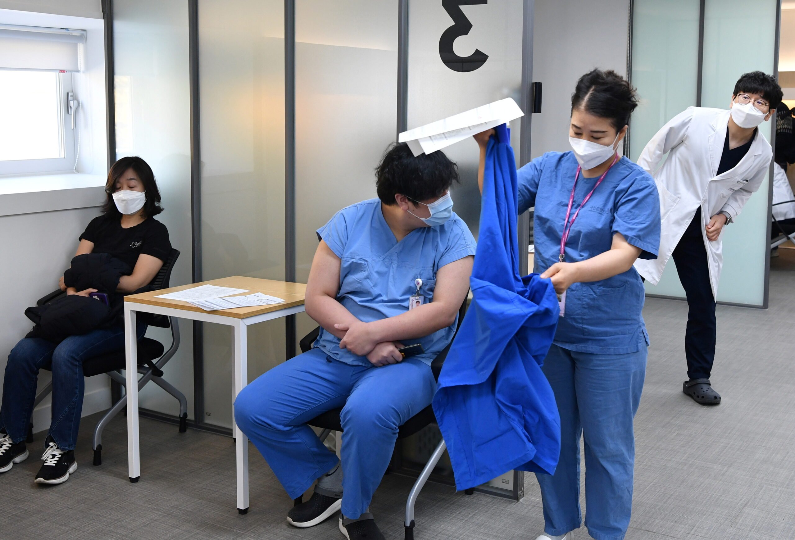 Η S.Korea ανιχνεύει θανάτους δύο ατόμων που έλαβαν εμβόλιο AstraZeneca