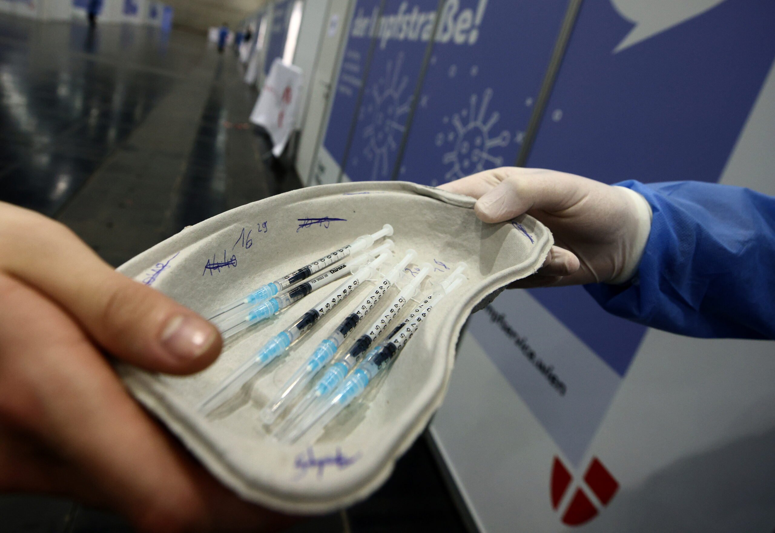 Η Αυστρία αναστέλλει την παρτίδα εμβολίων AstraZeneca COVID-19 μετά το θάνατο (Ενημέρωση)