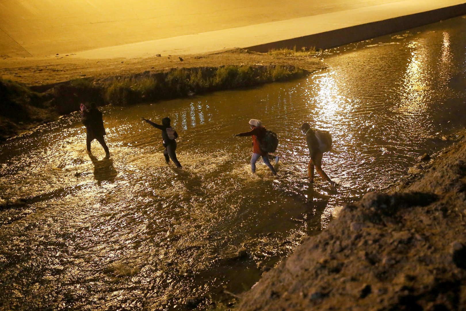 image U.S. mulls cash payments to Central America to stem migration