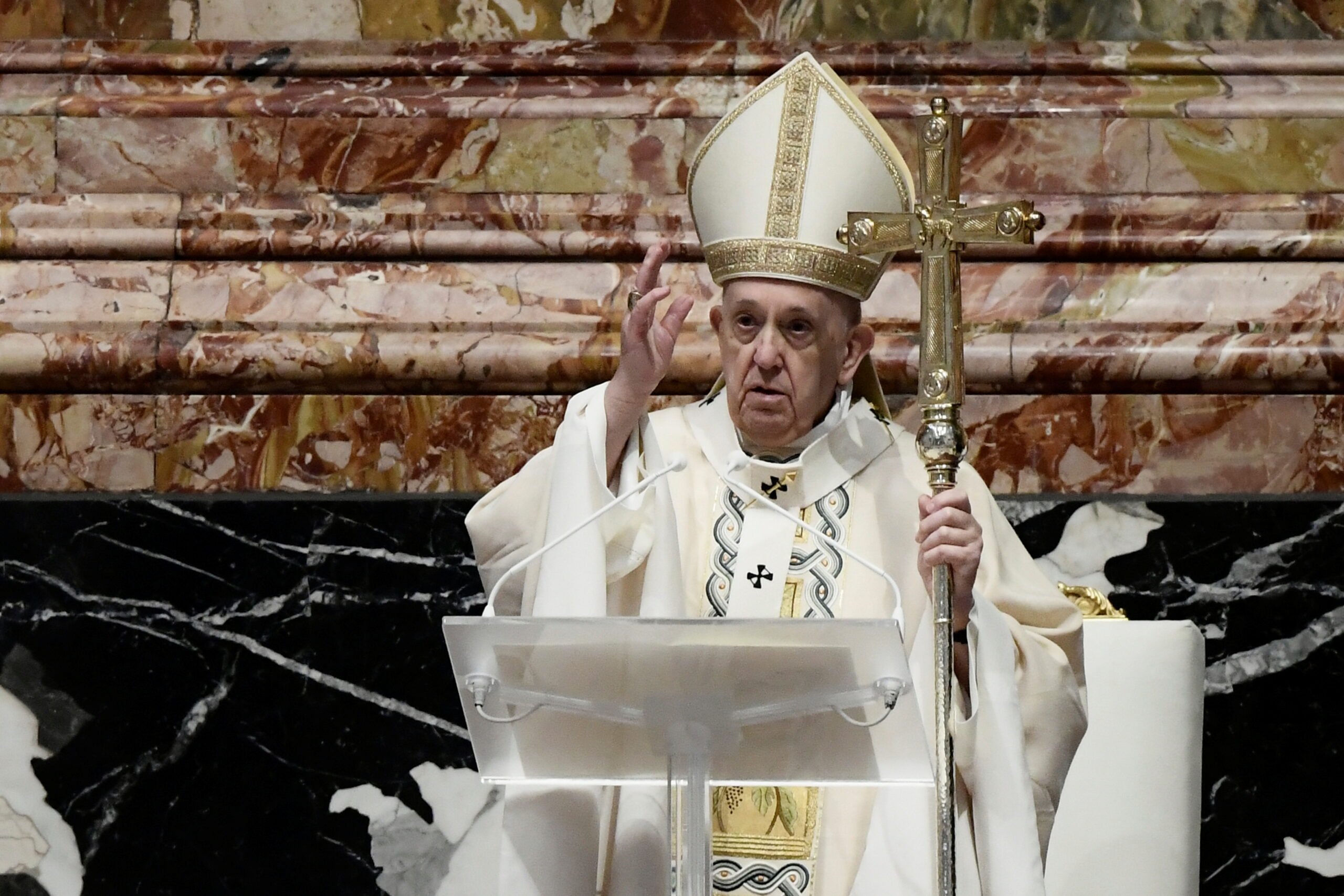 Ο Πάπας, το Πάσχα, ελπίζει για μετά την πανδημία αναγέννηση, προτρέπει την ταχεία διανομή εμβολίων