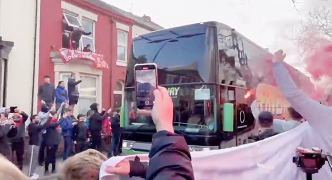 Η αστυνομία ξεκίνησε έρευνα μετά από ζημιά στο λεωφορείο της ομάδας της Real στο Anfield