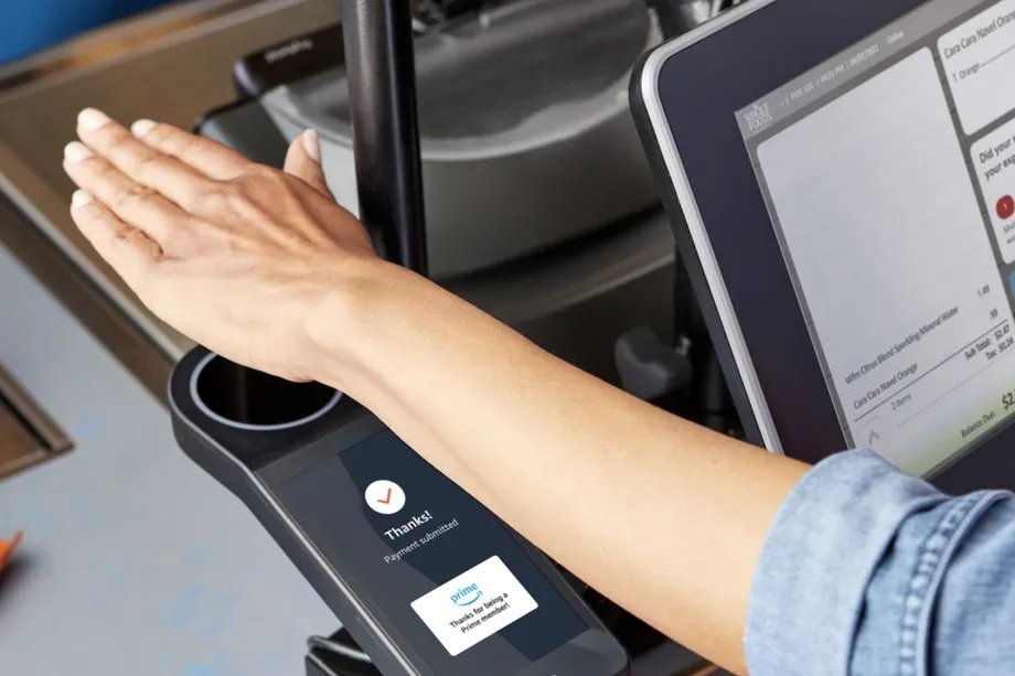image Amazon customers pay with a swipe of their palm