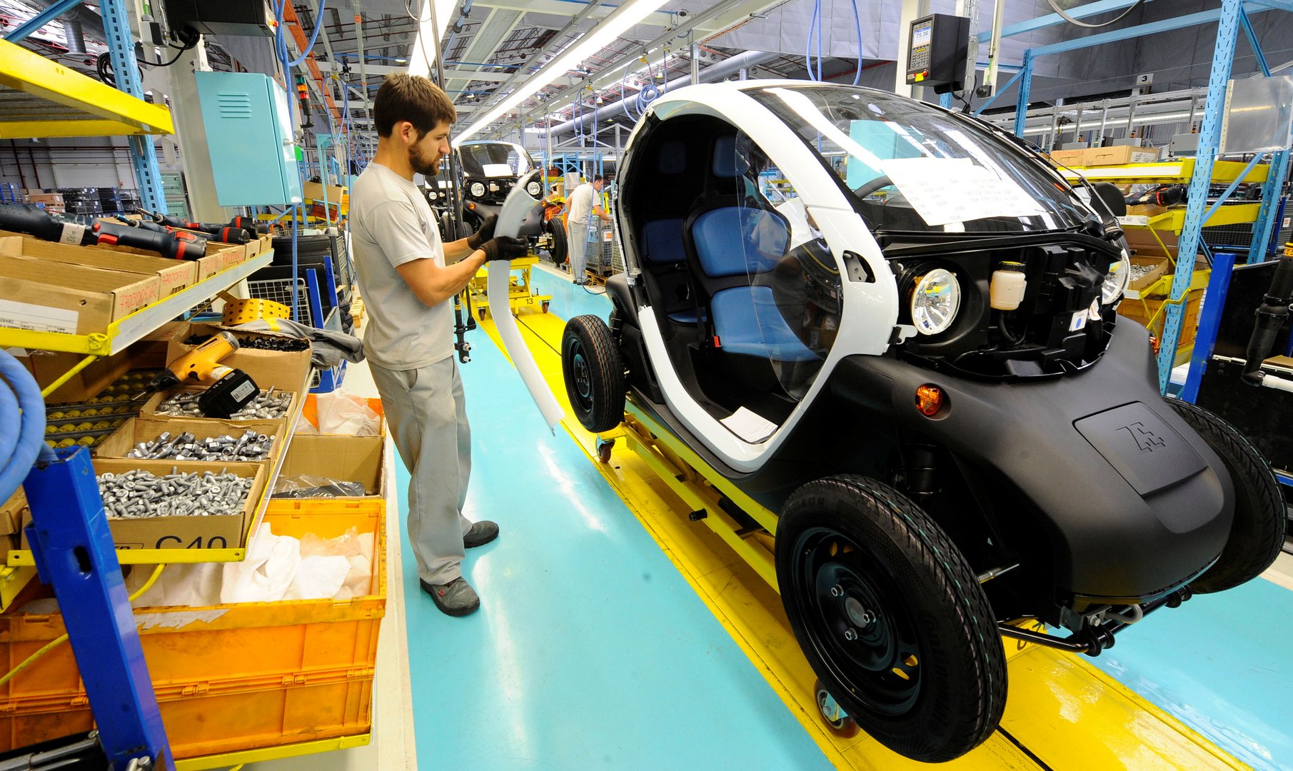 image Most European city-dwellers support 2030 ban on combustion car sales, survey finds