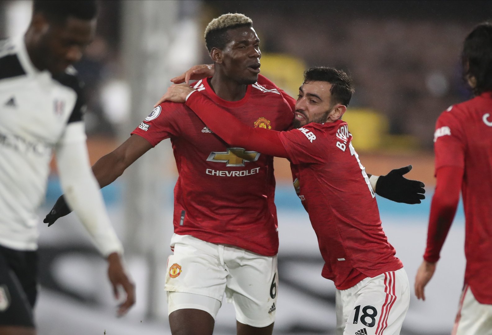 image Bruno Fernandes can do everything, except defending, says Pogba