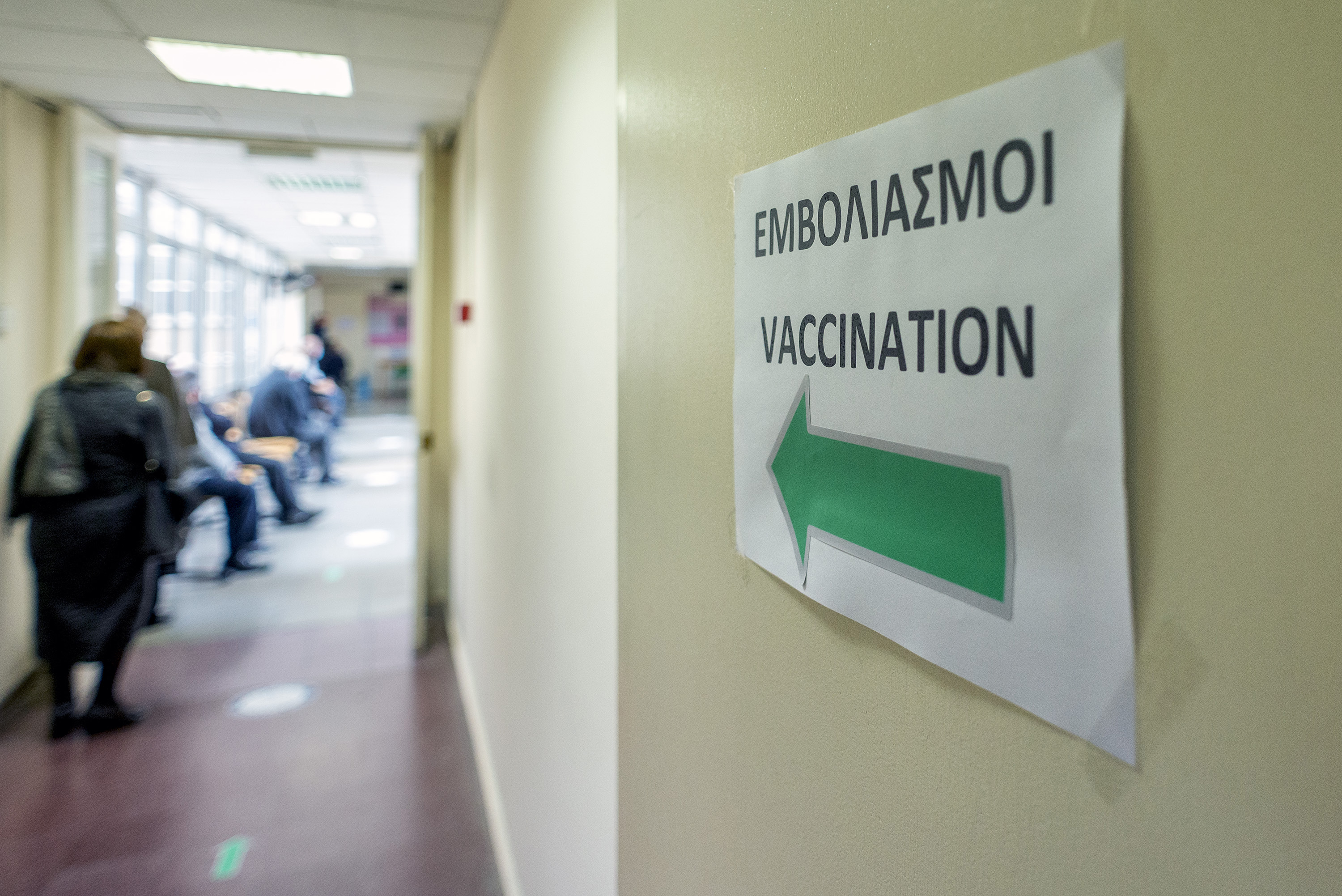 cover Coronavirus: 6,500 vaccine slots snapped up in first hour