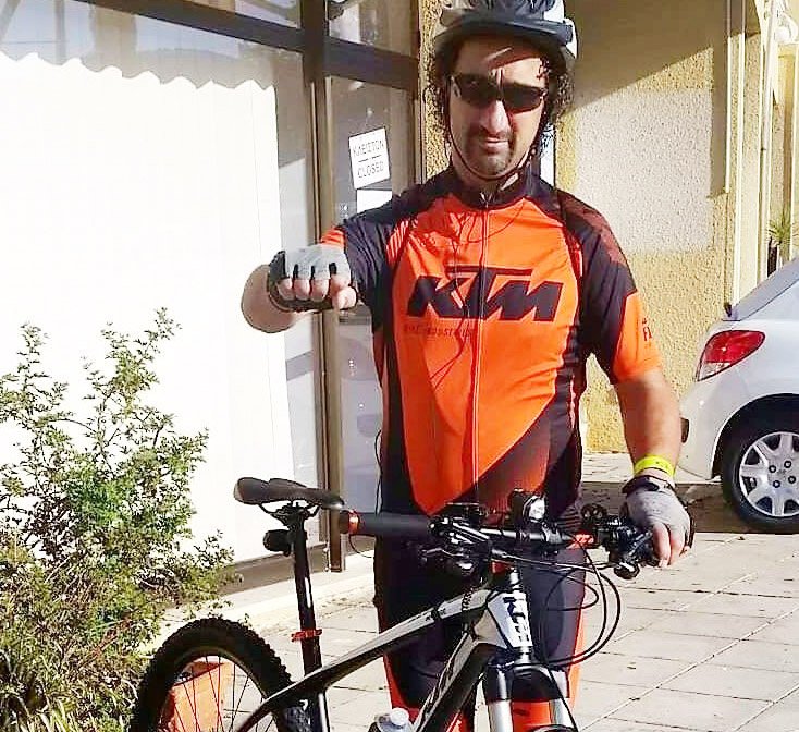 Ο δημοφιλής ποδηλάτης της Πάφου θα συγκεντρώσει χρήματα για άπορους