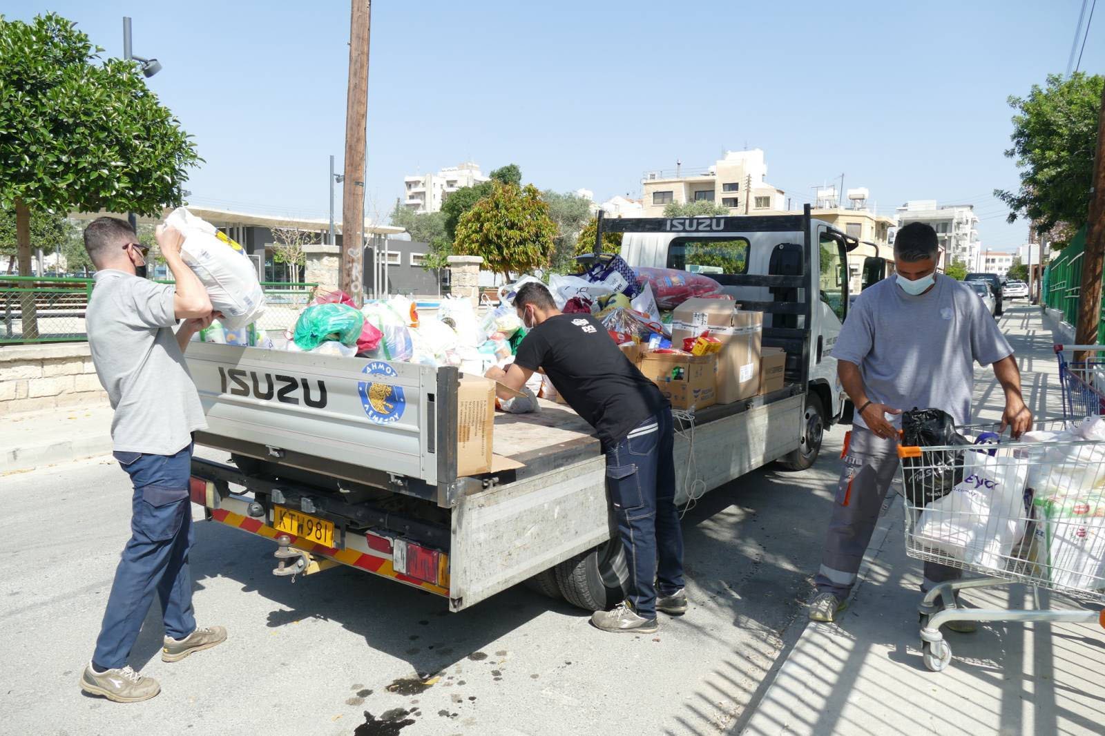 image Limassol gives 500 Easter packages to the needy
