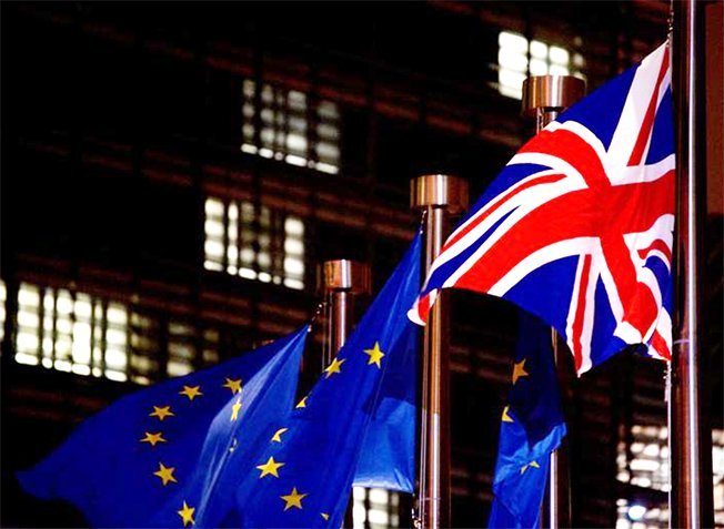 Το Ηνωμένο Βασίλειο θα ανταποκριθεί στη νομική δράση της ΕΕ για τη Β. Ιρλανδία έως τα μέσα Μαΐου