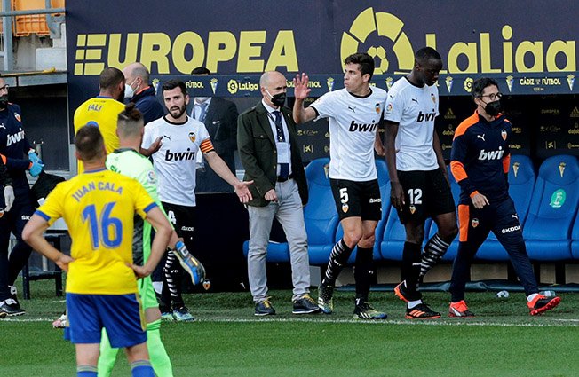 image Valencia told to play on after walk-off over alleged racist insult