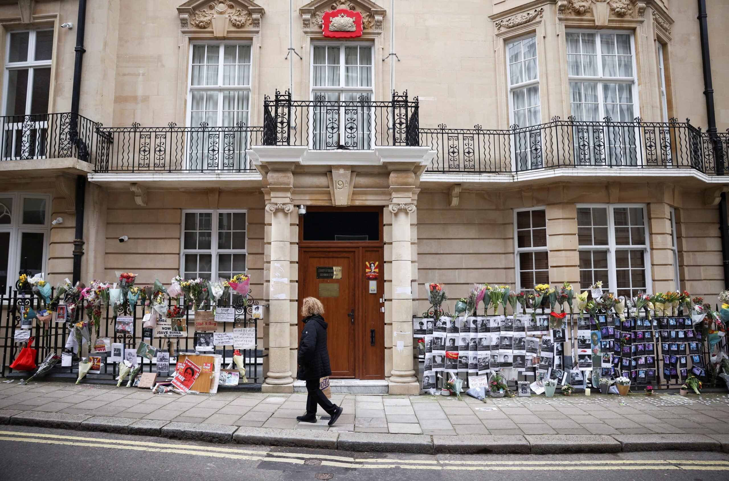 Ο πρεσβευτής της Μιανμάρ στο Λονδίνο κλειδώθηκε από τη «δική του πρεσβεία»
