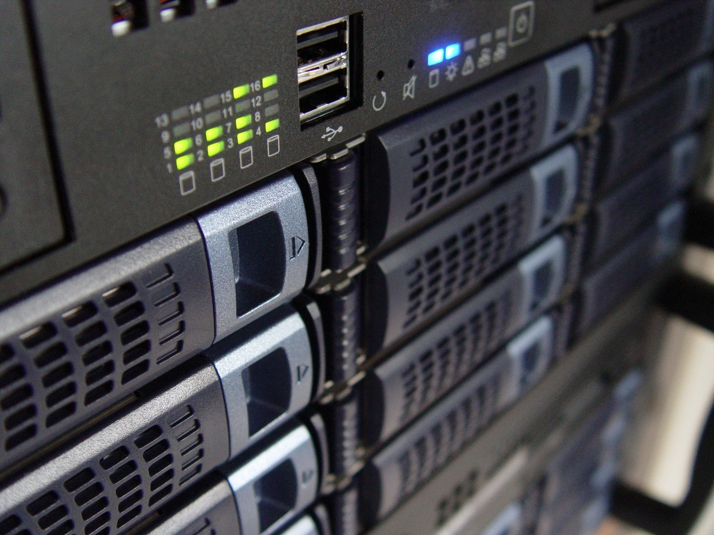 image Different types of dedicated servers
