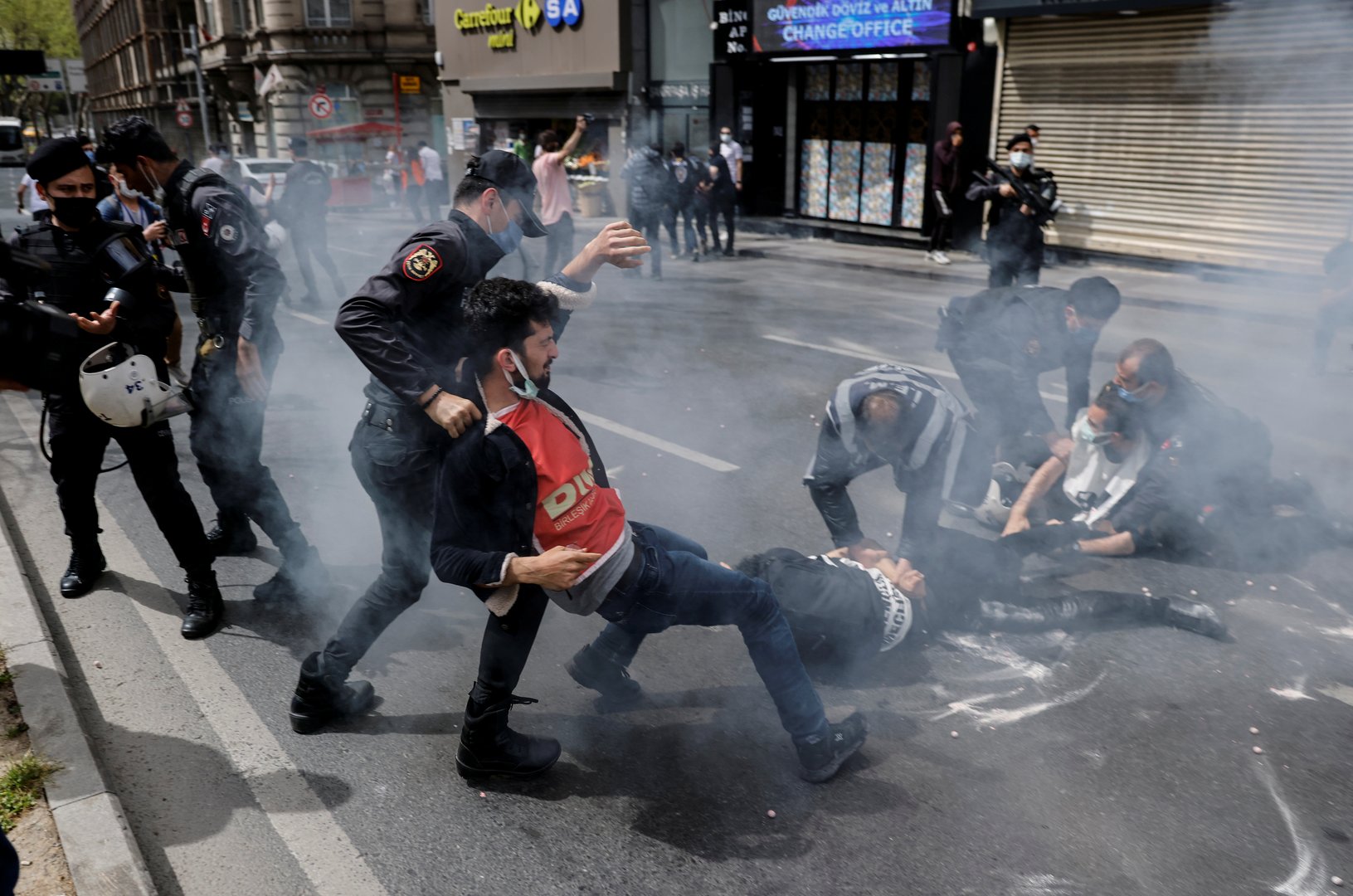 image Turkish police detain hundreds at lockdown May Day marches
