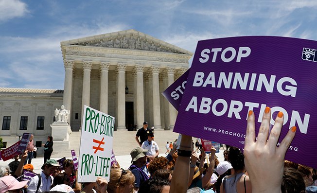 image Texas governor signs &#8216;fetal heartbeat&#8217; abortion ban