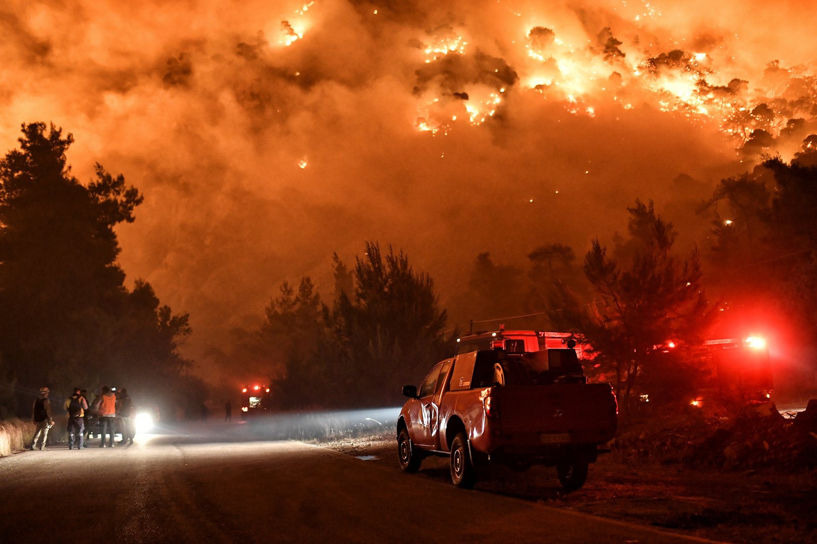 image Greece evacuates villages as forest fire spreads to Attica region (Update)