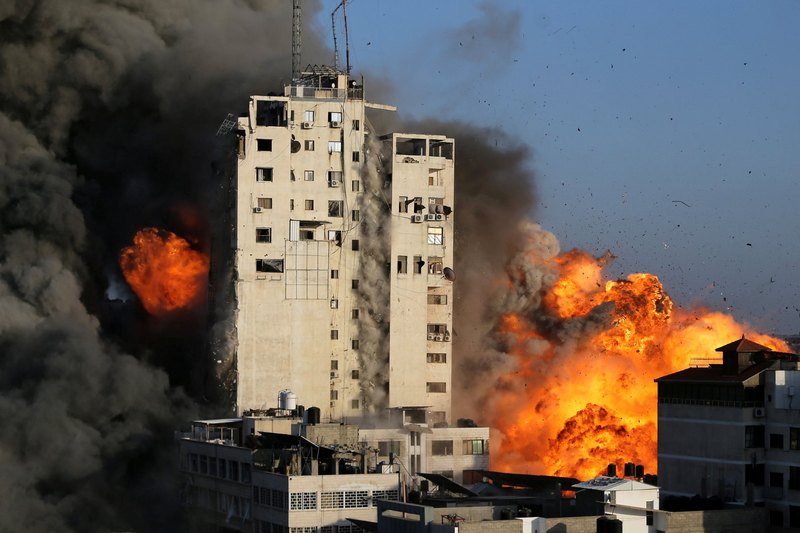image Israel masses troops along Gaza as rocket fire, air strikes escalate (Update 2)
